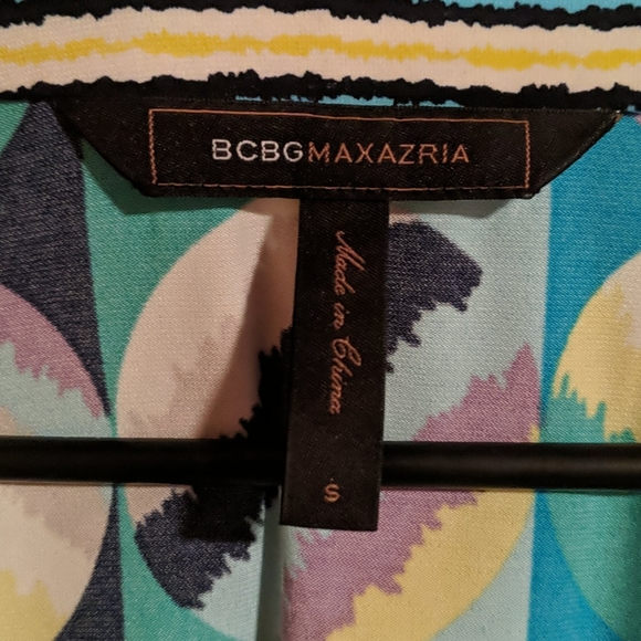 Sold BCBGMaxazria elastic V-neck geometric dress - Picture 2 of 8